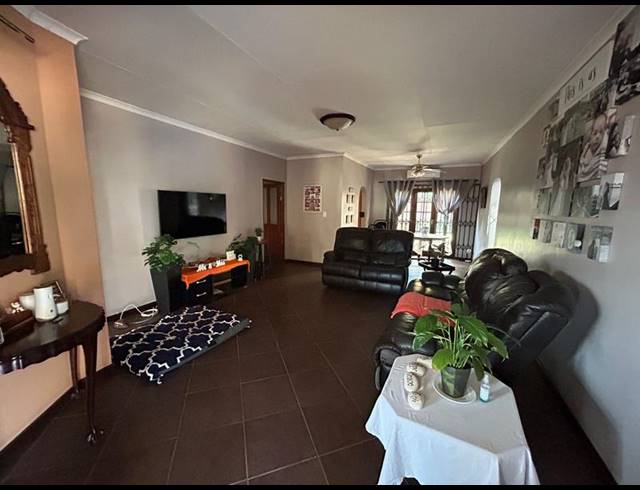 4 BEDROOM HOUSE FOR SALE IN THE REEDS